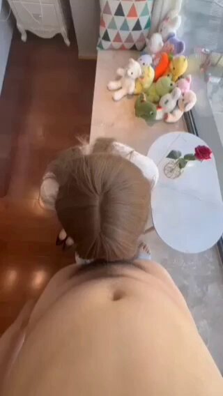 埋头苦口专注于露脸口交视频??